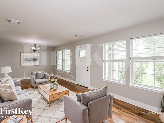 4th image of 256 Rolling Brook Dr
