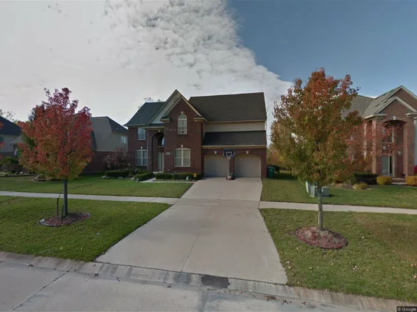 49347 Yale Dr, Macomb, MI 48044