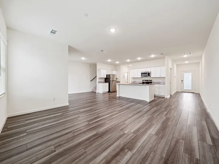 233 Berthe Ct — Photo 14