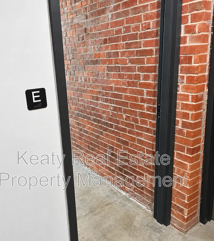 2 bed, 2.0 bath, 1000 sqft, $1,600 — Photo 1