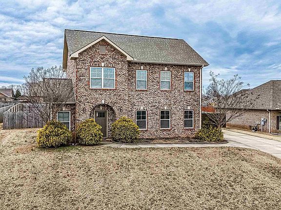 3rd image of 104 Fawn Brook Dr