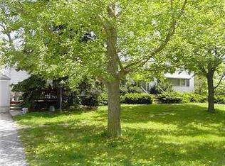 325 Greenwood Rd, Glenview, IL 60025