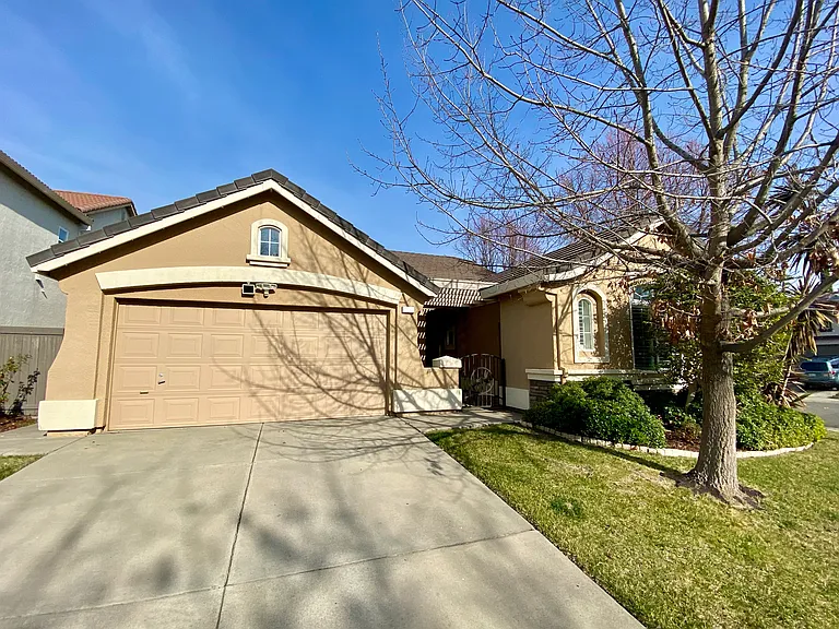 2142 Blackridge Ave — Photo 1