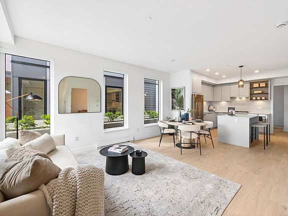 2nd image of 921 Grant St #114
