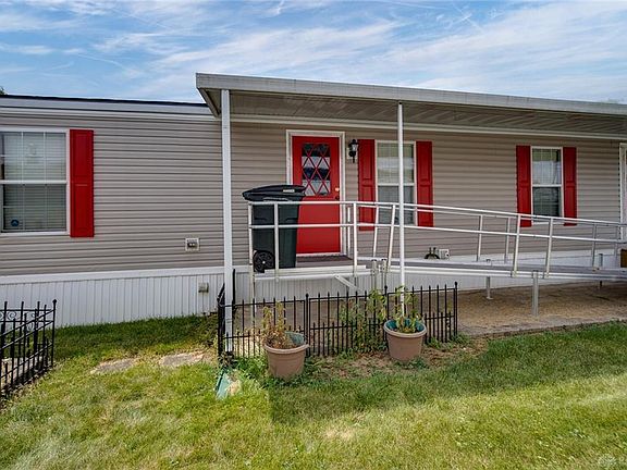 3rd image of 60 Palace Dr