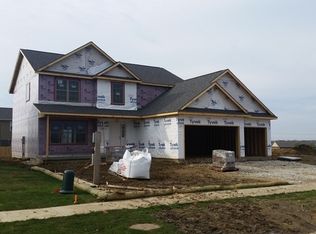 1611 Hunters Ridge Ct, Mahomet, IL 61853