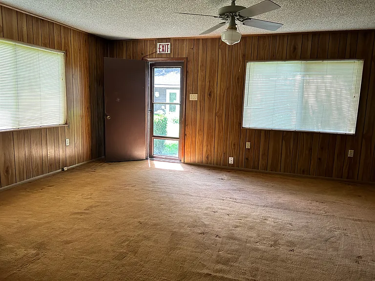 7214 Sharpview Dr — Photo 22