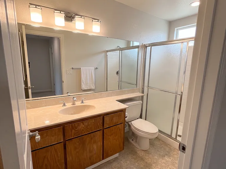 4535 Amiens Ave — Photo 9