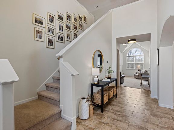 3rd image of 109 Roberts Hill Dr