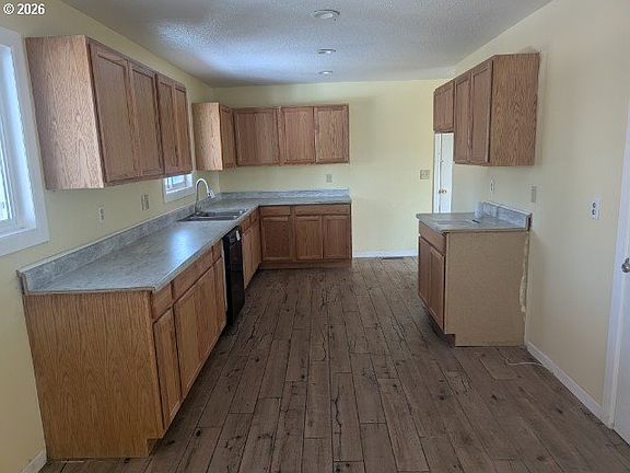 5th image of 1380 Detroit St