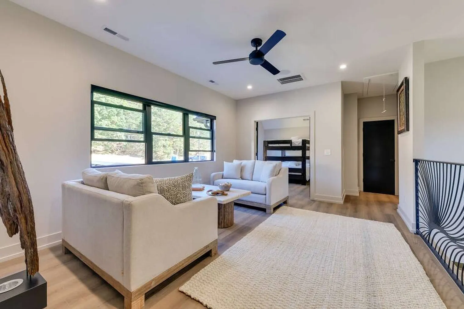 4 bed, 3.5 bath, 3196 sqft, $16,535 — Photo 4