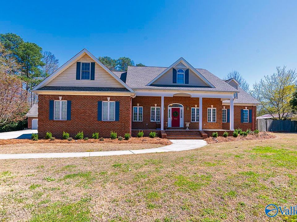 1st image of 1102 Vines Dr NE