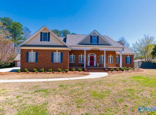 1102 Vines Dr NE, Hartselle, AL 35640