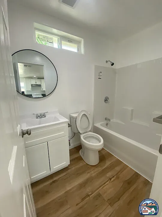 3 bed, 2.0 bath, 1000 sqft, $2,200 — Photo 3