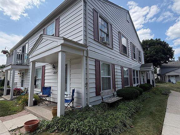 2nd image of 2926 Meadowbrook Ct #C