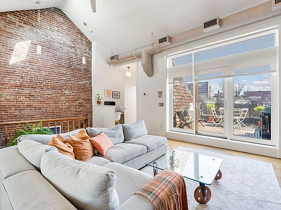 2nd image of 1666 Washington St #3