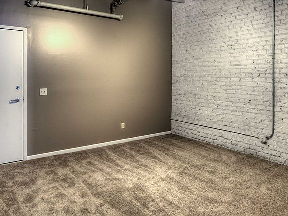 5th image of 1115 Harney St APT 304