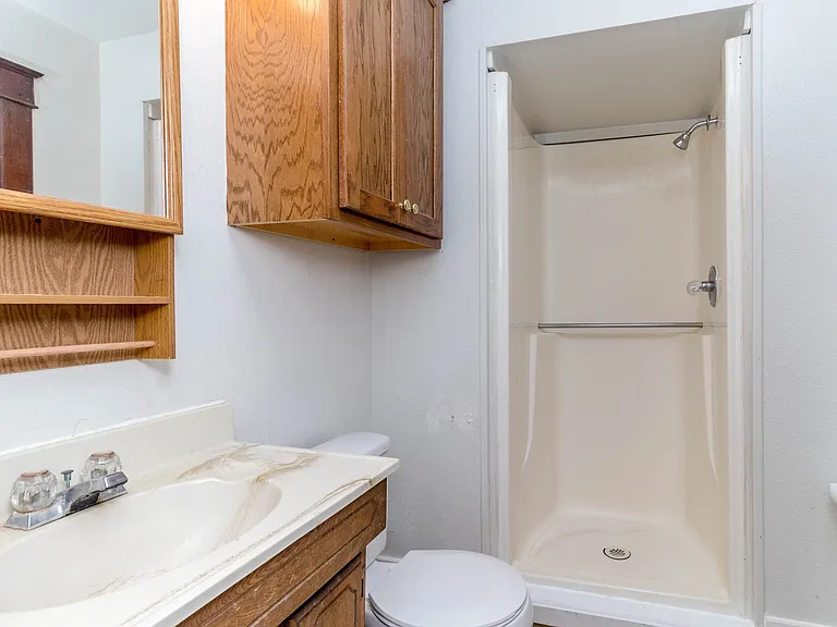 1405 Windsor St — Photo 1