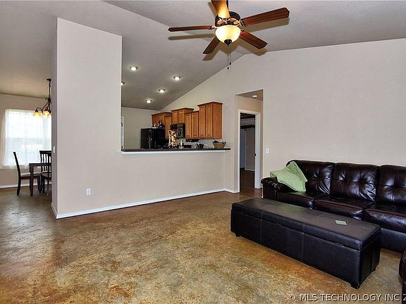 4th image of 8937 S 260th East Ave