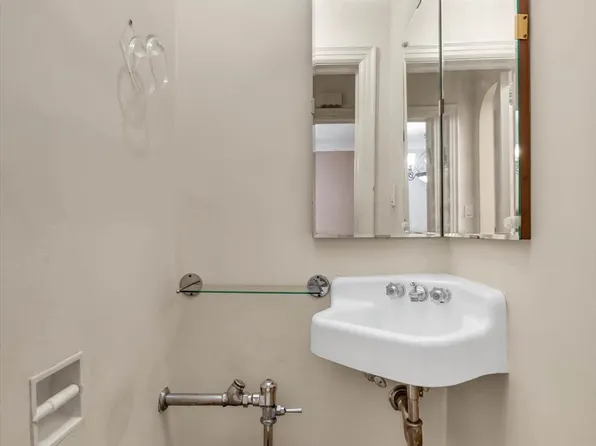 67-56 Exeter Street image 7 of 25