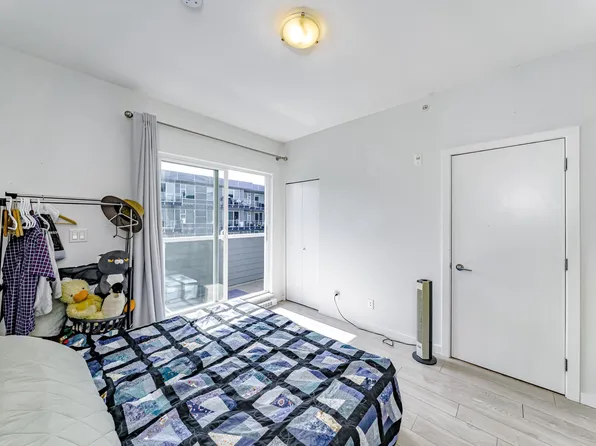 13678 Grosvenor Rd #410, Surrey, BC V3R 5E2