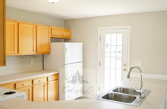 12 Linsey Ct — Photo 2