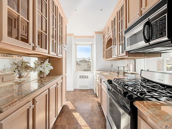 5th image of 50 E 79th St APT 10B