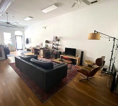 4th image of 922 N Damen Ave #1N