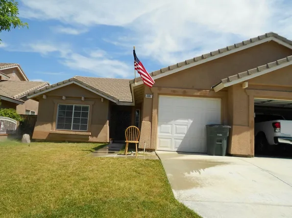3367 Desert Cloud Ave, Rosamond, CA 93560