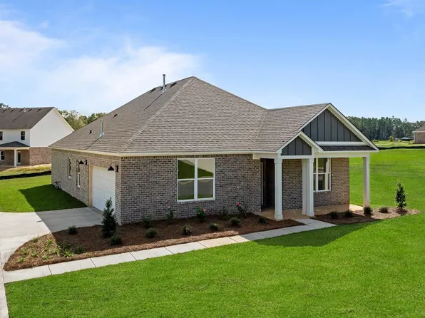 497 Golden Oaks Cir, Dothan, AL 36301