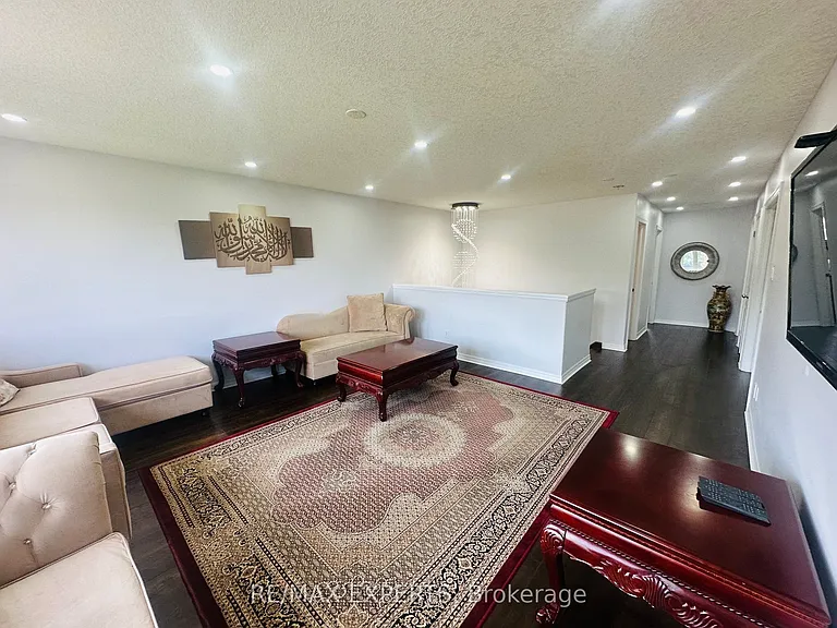 87 Newcastle Dr W — Photo 12