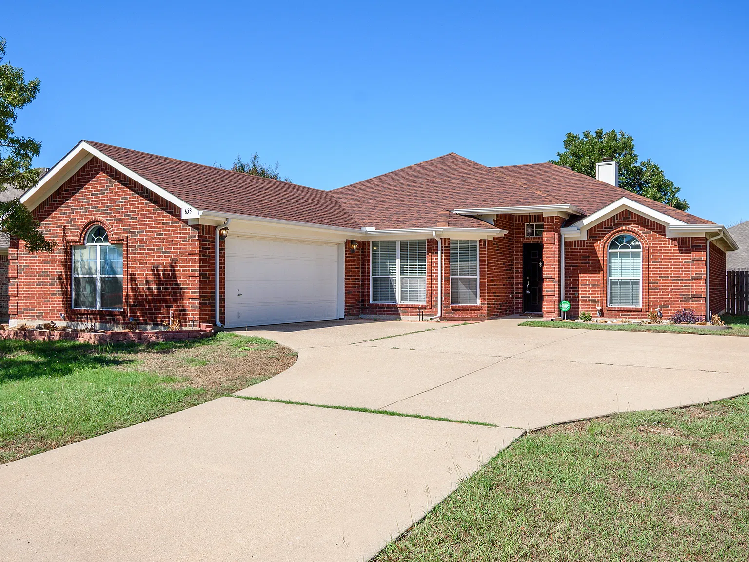 3 bed, 1854 sqft, $2,400 — Photo 1