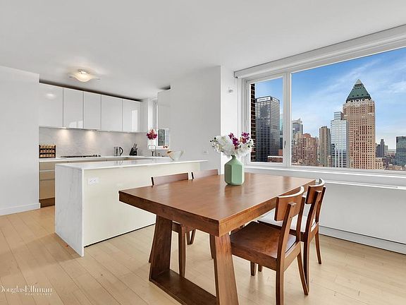 4th image of 322 W 57th St APT 38U1