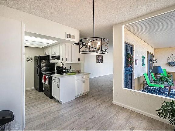 4th image of 3030 E Clarendon Ave Unit 27
