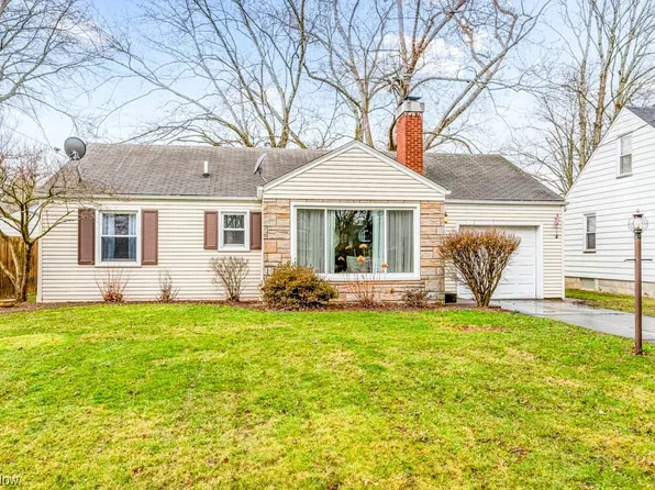 6910 Trenholm Rd, Youngstown, OH 44512