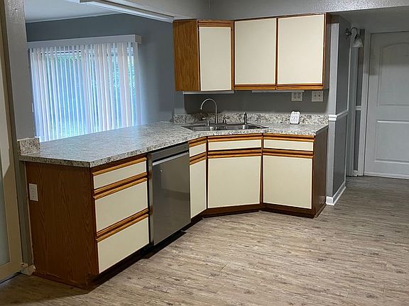 5th image of 1100 Carissa Dr
