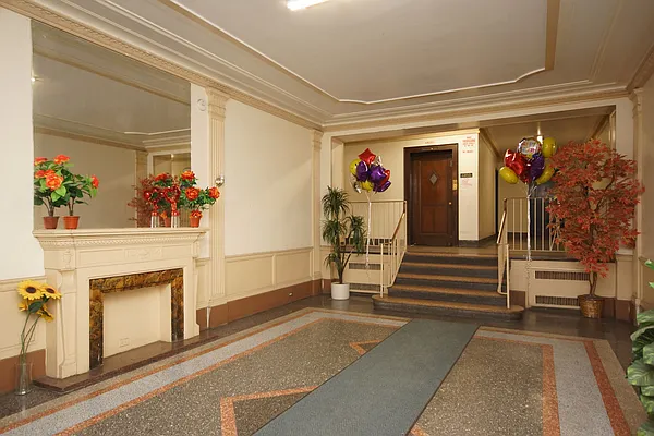 Rented by Norman Raindel, LREB | media 18