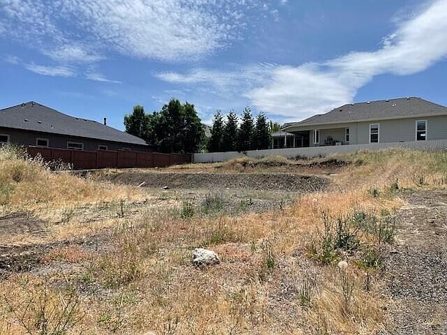 2nd image of 4782 Hathaway Dr