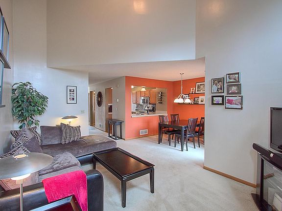 4th image of 10312 Arrowwood Dr