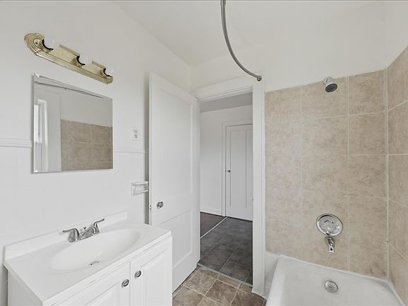 4th image of 3970 Vine St #7
