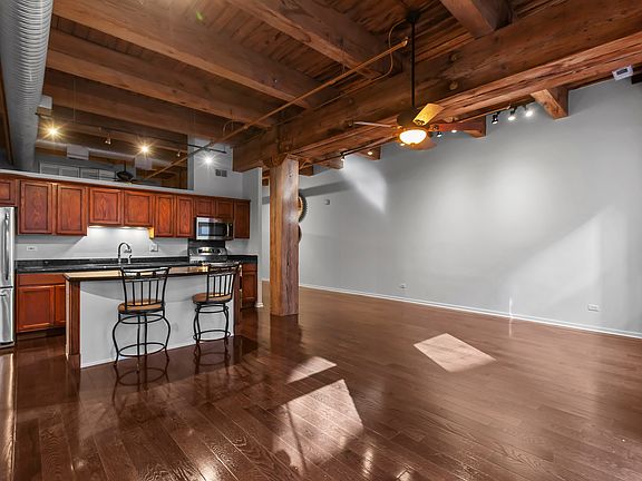 4th image of 360 W Illinois St APT 320