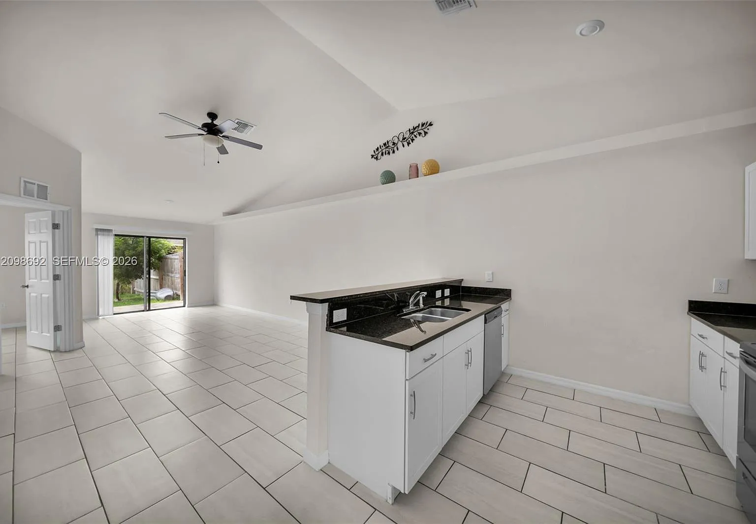 3 bed, 2.0 bath, $1,750 — Photo 3