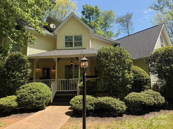 2835 Dav Ave, Morganton, NC 28655