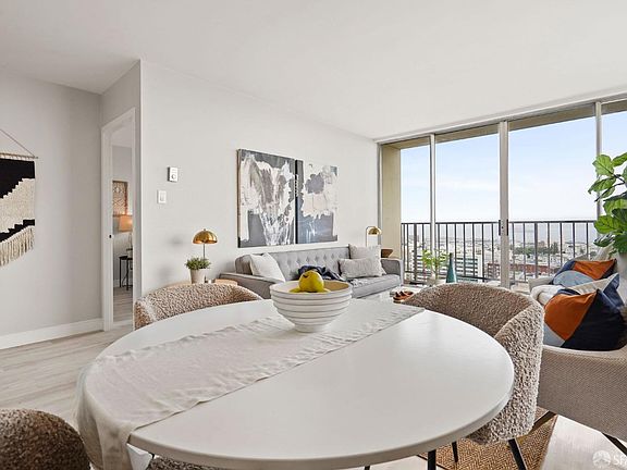 5th image of 946 Stockton St APT 17A