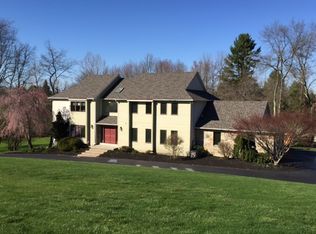 1045 Beverly Ln, Newtown Square, PA 19073