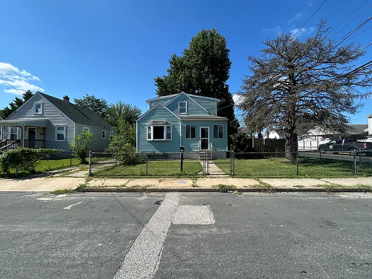 77 Wise Ave — Photo 1
