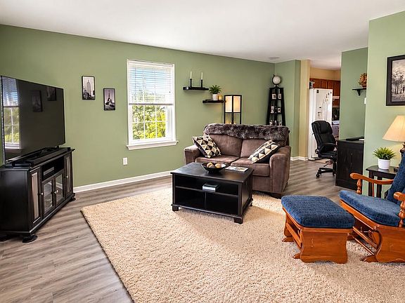 3rd image of 2473 Fieldcrest Ave