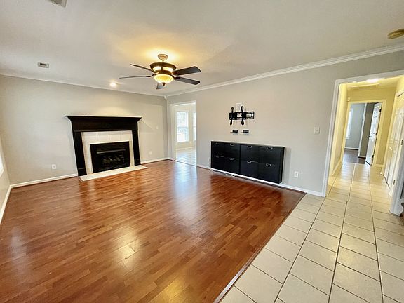3rd image of 490 Greywalls Ct