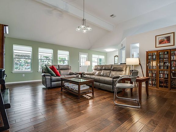 4th image of 25703 Echo Terrace St