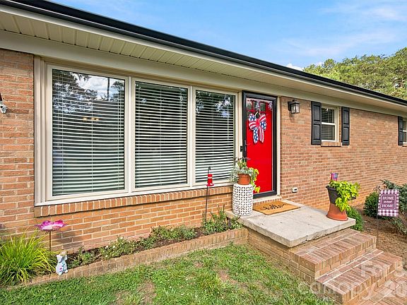 3rd image of 4608 Rainbow Dr